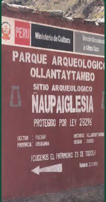 Placa oficial do sítio arqueológico de Ñaupa Iglesia